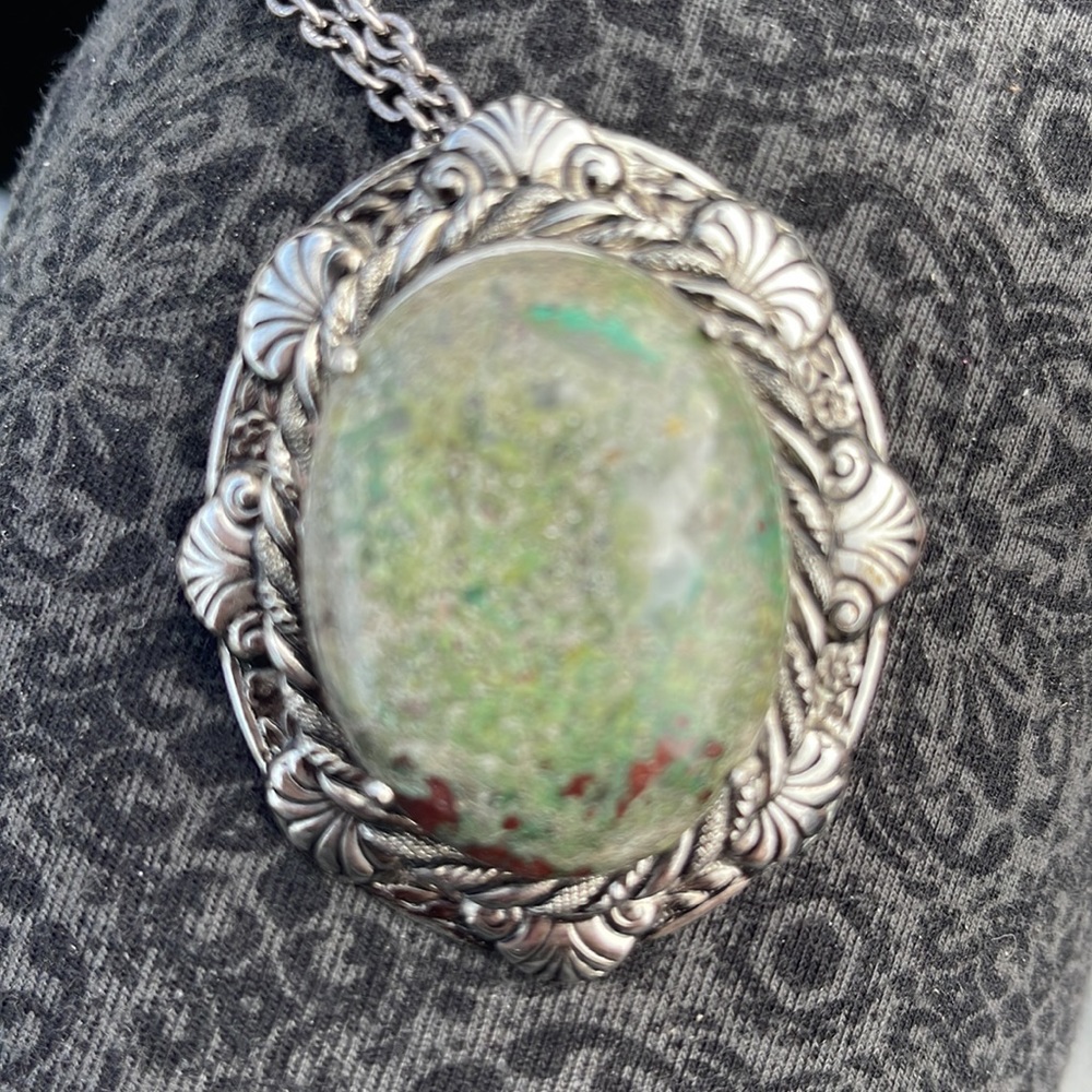 Vintage green stone necklace